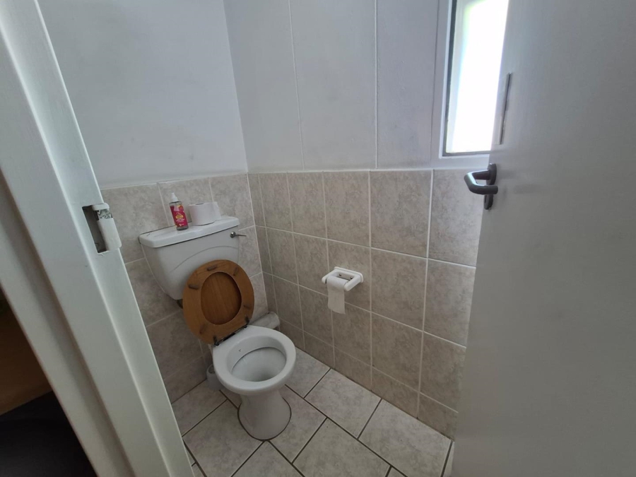 To Let Commercial Property for Rent in Pinelands Western Cape